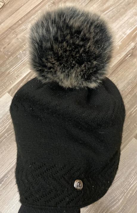 Dámska zimná čiapka s brmbolcom, 