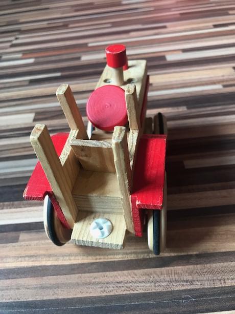 Drevený traktor, 