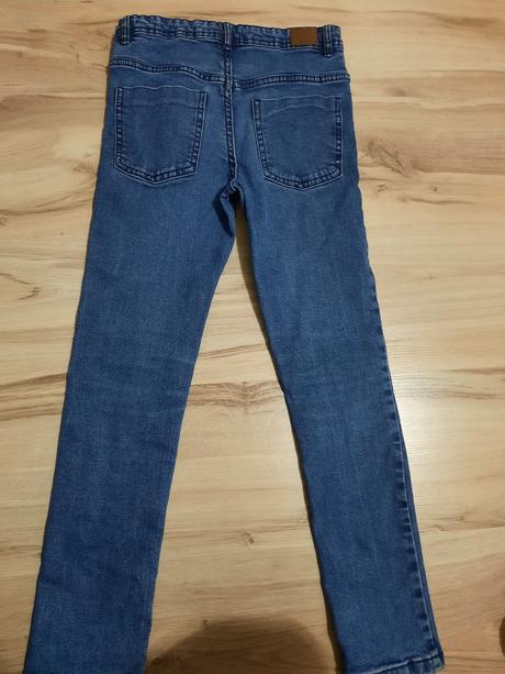 Oblúbené rifliky 134-140, sinsay,134