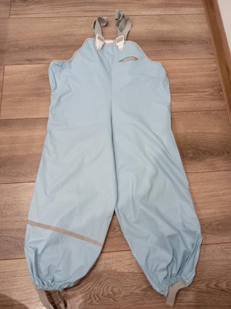 Nohavice do dažďa, lupilu,104