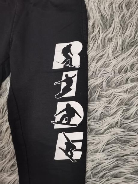 Čierne tepláky, pepco,146