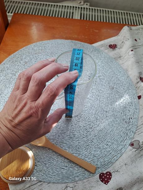 Pohár s lyžičkou a uzáverom, 