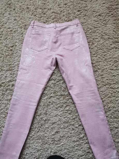 Ruzove nohavice i, 42