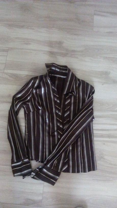 Pásikavá košeľa, 42