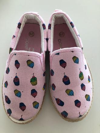 Platenky s muffinmi zn. confront, 28