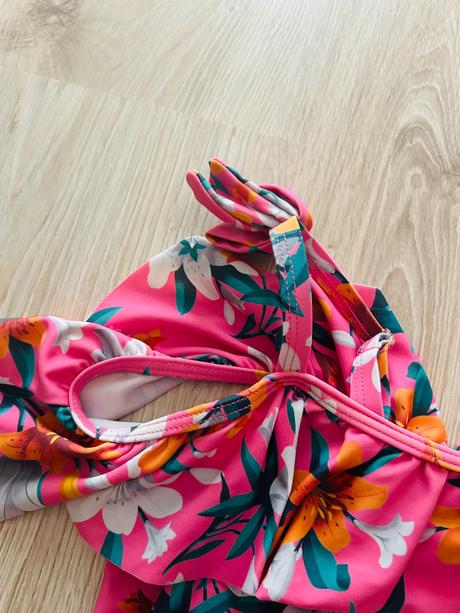 Nádherné jednodielne plavky s volánom reserved, reserved,134