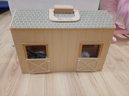 Stajňa s konmi mellisa and dough,