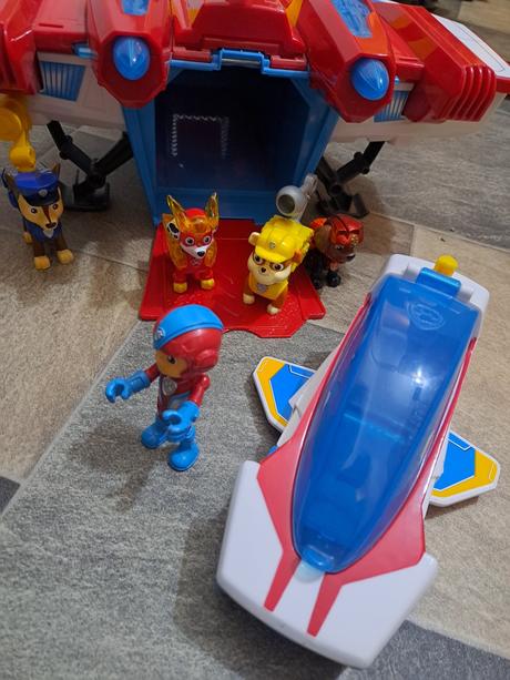 Krásne lietadlo tlapkovej patroly...ako nové, 