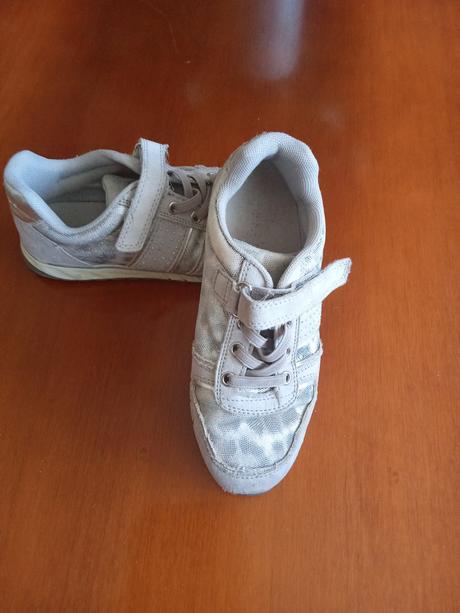 Strieborné tenisky, 35