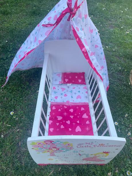 Postieľka pre bábiky, 