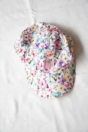 Šiltovka s motýľmi, h&m,110