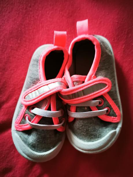 Sandalky, tenisky 20, 86–98