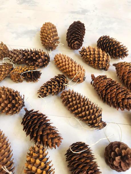 Naturálne ozdoby/šišky 60 ks, 