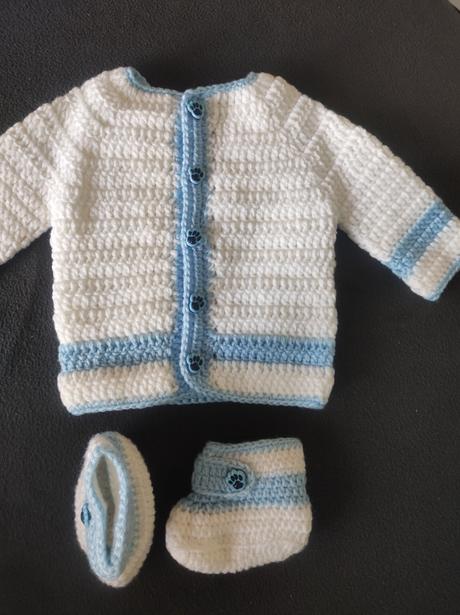 Krásny svetrík s papučou, 62