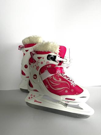 Dievčenské korčule, crowned,35