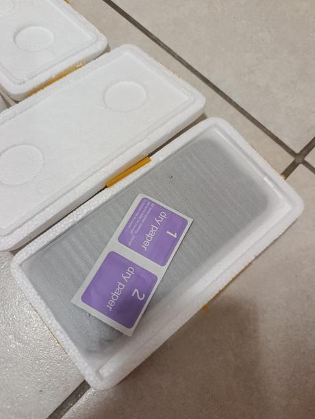 Sklá na mobil iphone 16 pro, 