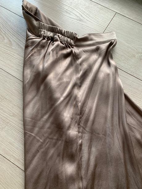 Leskla sukňa, 40