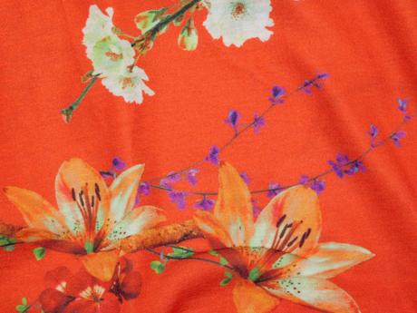 Velmi pekne šaty, 34