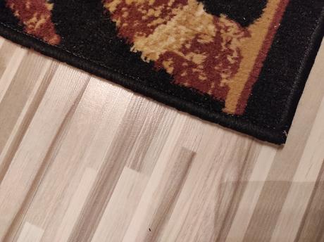 Moderný behúň so zvieracím motívom,