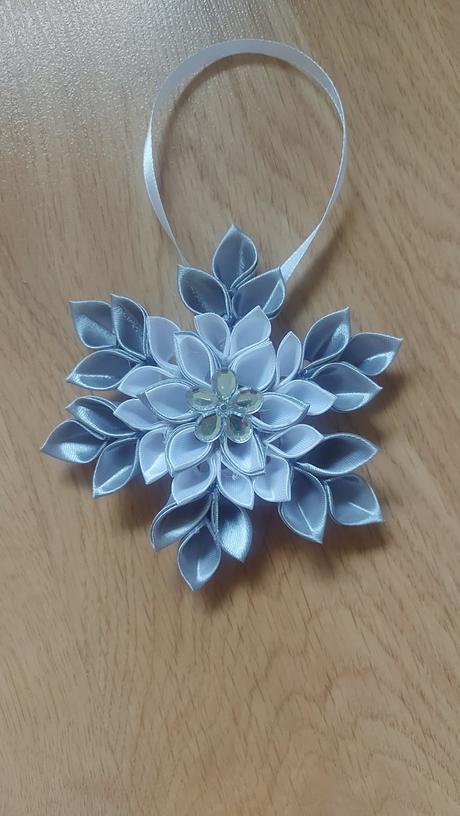 Snehove vlocky zo stuh, 