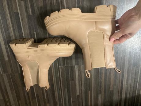 Pekne béžové cizmy, 38