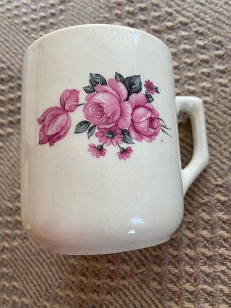 Stará krásna retro zberateľská šálka hrnček pohár,