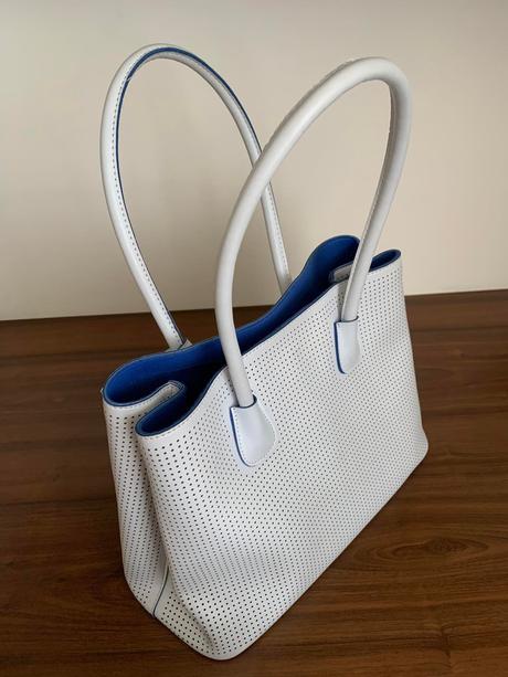 Krásna kabelka, carpisa