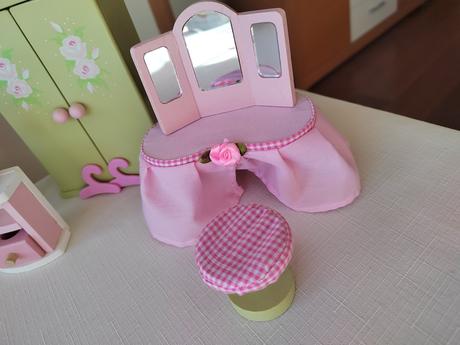 Spálňa do domčeka pre bábiky,