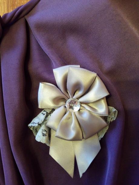 Šaty s brošňou, bonprix,42