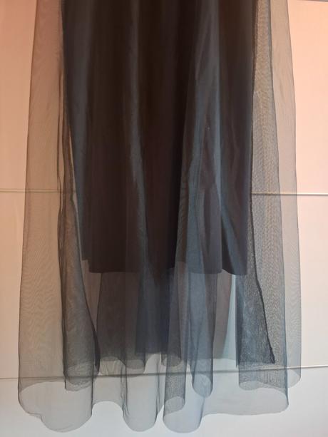 Elegantné čierne šaty s tylom, l