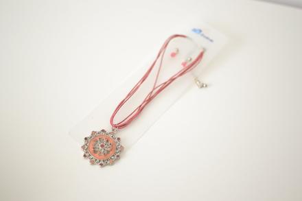 Ružový náhrdelník s náušnicami, 