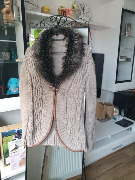 Pletený sveter s kožušinou, l