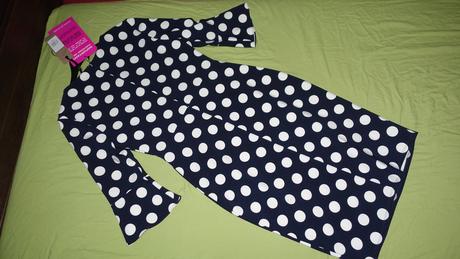 Nove saty phase eight, 38