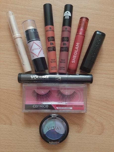 Balík dekoratívnej kozmetiky, 