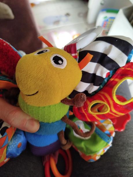 Motýľ lamaze látková hračka pre najmenších,