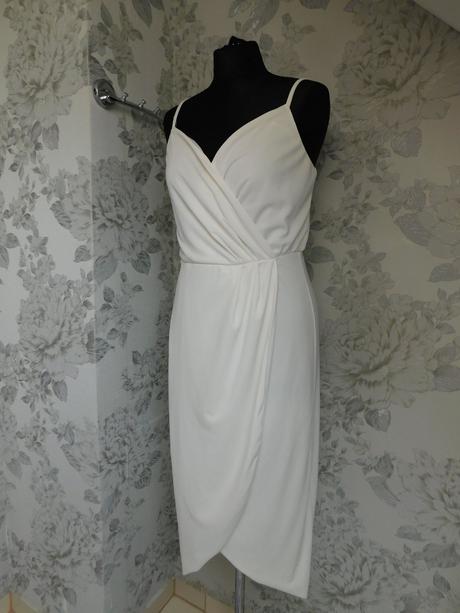 Kvalitne velmi pekne šaty, 38