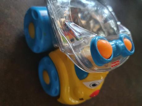 Autíčko fischer price,