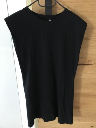 Šaty s vypchávkami basic čierne,