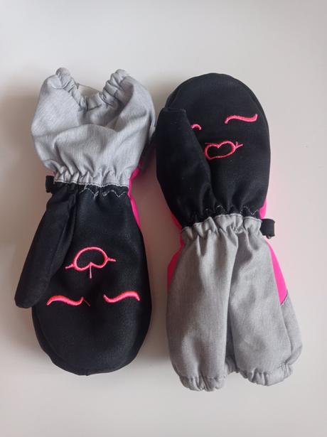 Nepremokavé rukavice, 98