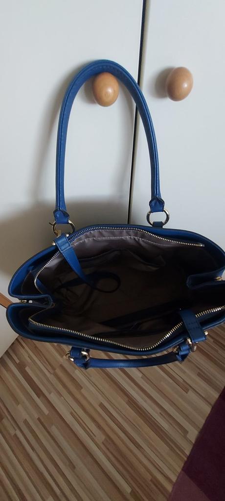 Kabelka guess, guess