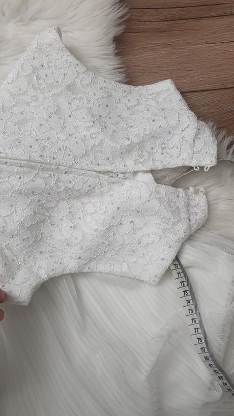 Slávnostné biele saty, 128