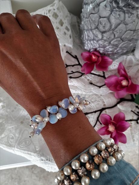 Náramok s opálovými kamienkami, 