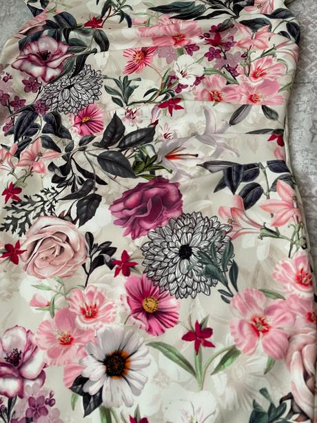 Príležitostné šaty, 42