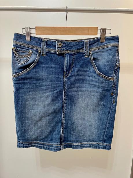 Guess sukna, guess,s