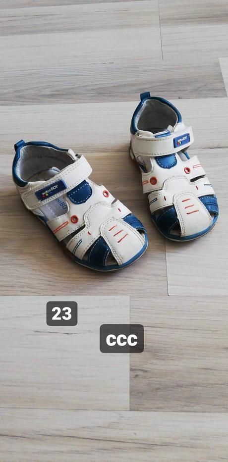 Sandálky so zatvorenou špičkou, 23