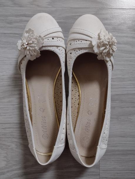 Biele balerínky s kvetinkou, 39