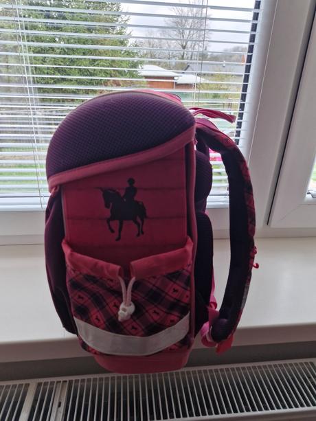 Školská taska koník, 