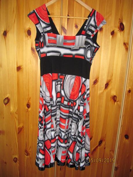 Spoločenské šaty, 42