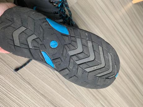 Turistické topánky, 32