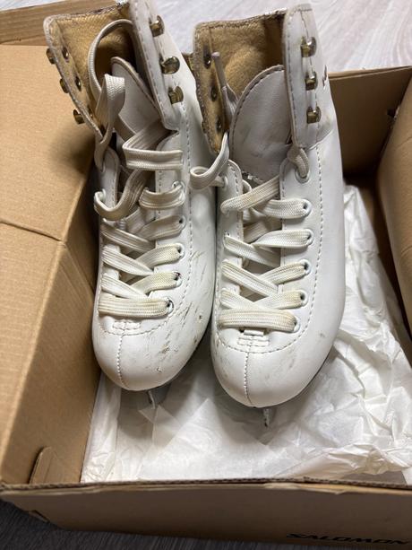 Korčule na ľad pre dievca, 31